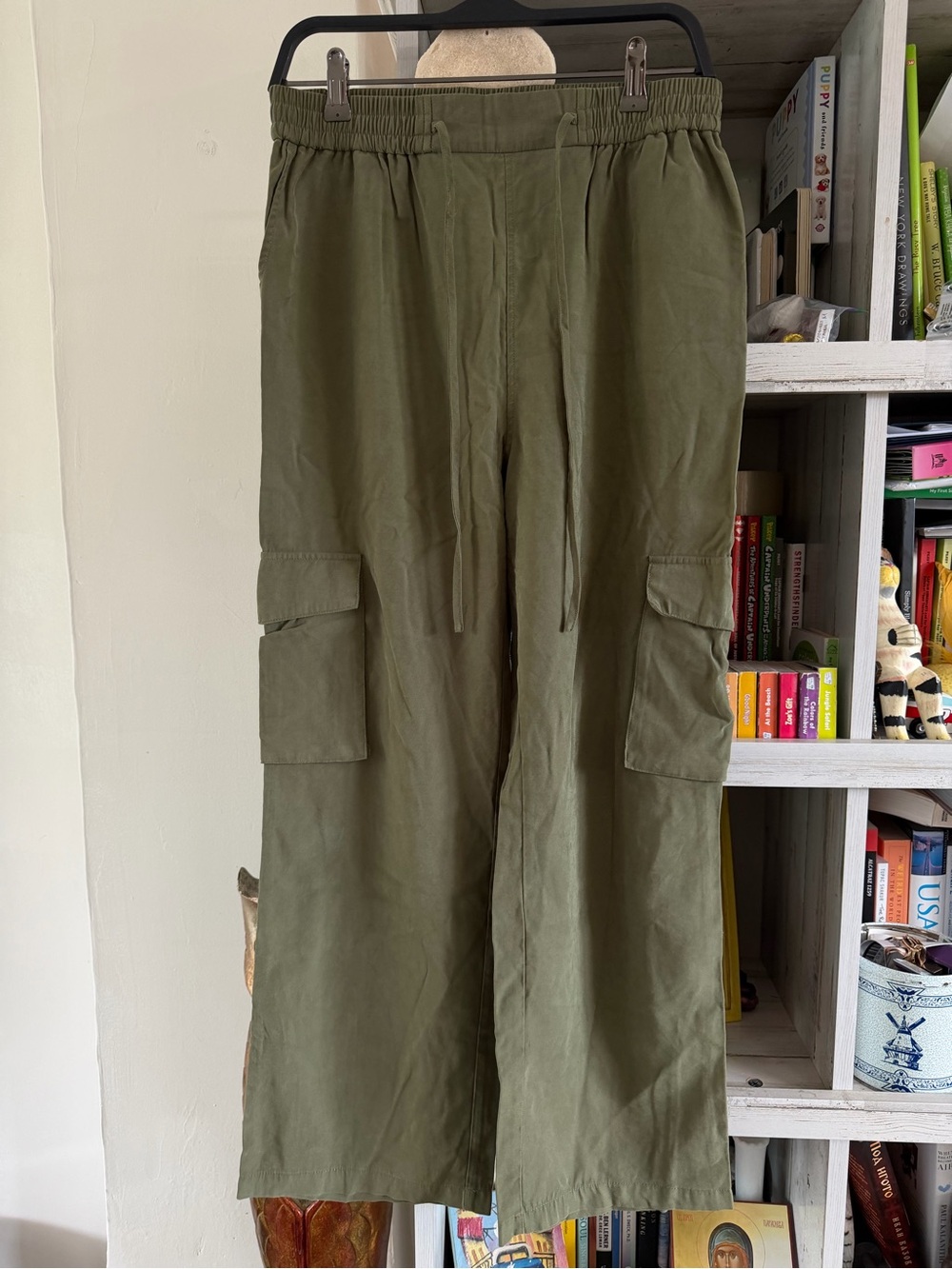 Women’s Nordstrom RACK Olive Green Cargo Pants - Elastic Waist size M